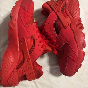 Red Nike Huaraches Size 6Y